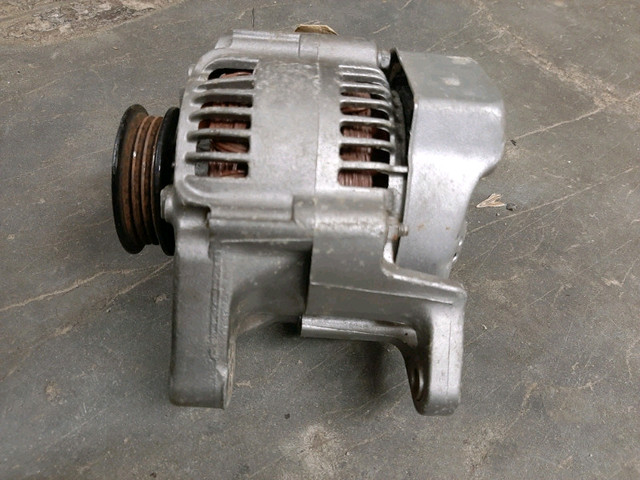 Alternator 91 Chevy Sprint in Engine & Engine Parts in Trenton - Image 2
