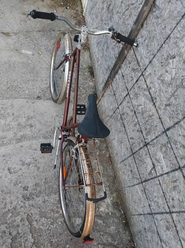 Old School Vintage Bicycle in Cruiser, Commuter & Hybrid in Kawartha Lakes - Image 3