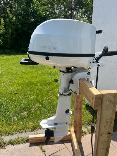 Selling a 12’ Crestliner aluminum boat in very good shape includes the seat Boat is nice and light v...