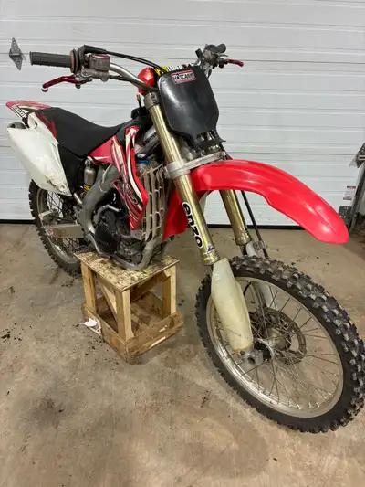 2005 Honda CRF 250 R just recently has had a full engine rebuild, roughly 3 hours of running time on...