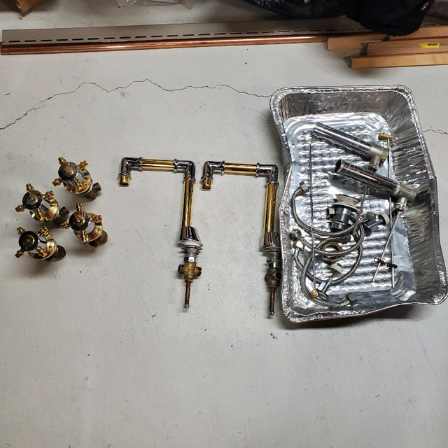 EUC Brass Faucet Fixtures (2 sets) in Bathwares in Markham / York Region - Image 4