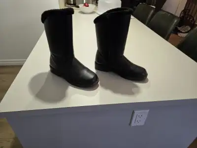 À VENDRE BOTTE NOIRE POUR FEMMES, View more