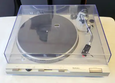 TECHNICS SL-D3 DIRECT DRIVE FULLY AUTOMATIC TURNTABLE, View more