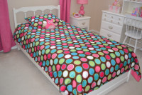 Twin Size Bedding: Comforter and Pillow Sham