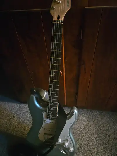 Donner Electric Guitar, barely used., View more