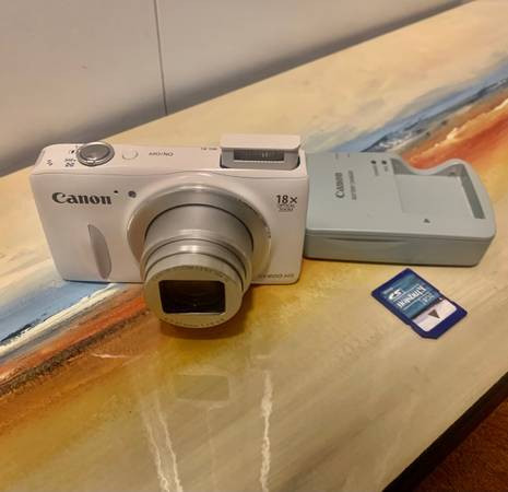 Canon Powershot Sx600Hs White WiFi Compact Digital Camera in Cameras & Camcorders in Tricities/Pitt/Maple
