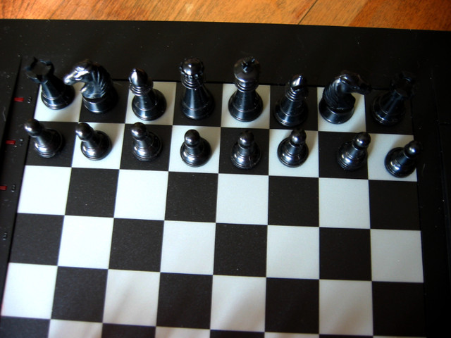Rare Jeux d’échecs électronique Kasparov GK2100 dans Jouets et jeux  à Laval/Rive Nord - Image 4