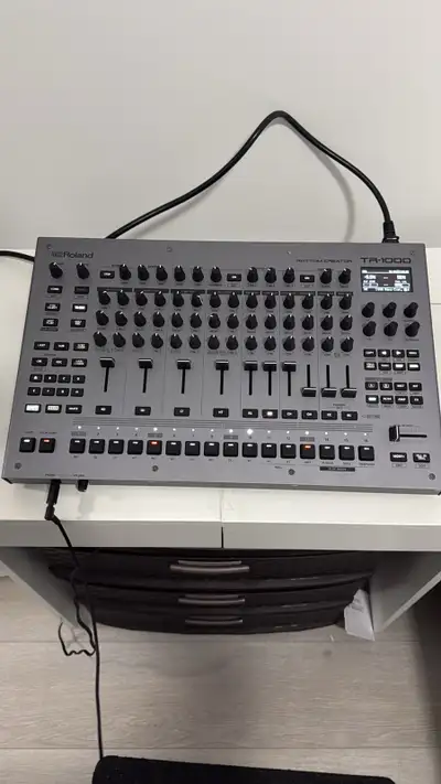 Roland TR-1000, View more