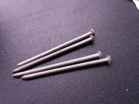 1 pound of 3 1/2 inch common NAILS