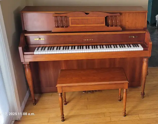 Yamaha Piano and Bench in excellent condition in Pianos & Keyboards in Dartmouth - Image 2