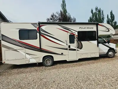 28 ft ,sleeps six, Onan Gen. 3500, Solar Panel, Propane Stove ,Convection Microwave, nice sized Frid...