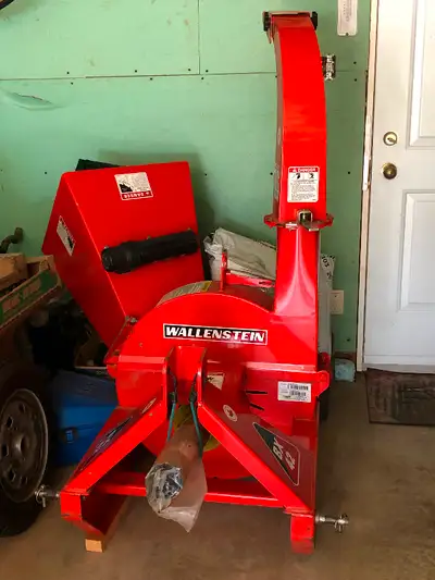 Déchiqueteur à branches (wood chipper), View more