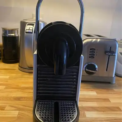 Machine à café Nespresso Pixie Titane – bon état, View more