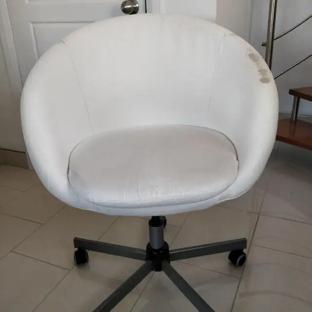 Chaise du bureau IKEA usagée 50% rabais/neuf in Desks in Laval / North Shore - Image 2