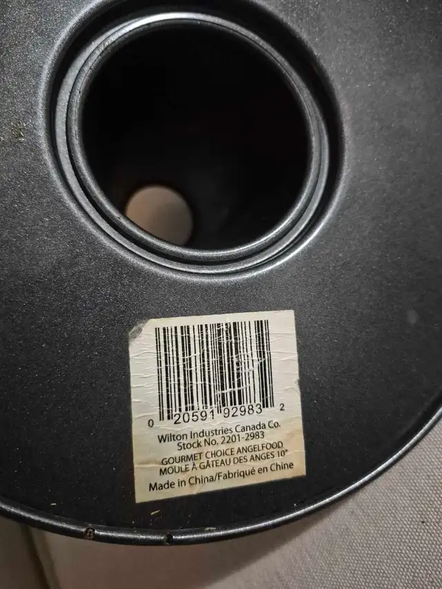 Wilton Angel Food Cake Pan in Kitchen & Dining Wares in Napanee - Image 4