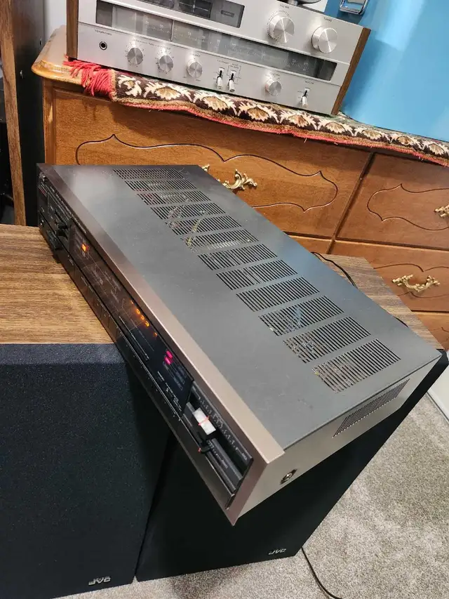 JVC - Turntable Receiver Stereo System in Stereo Systems & Home Theatre in Edmonton - Image 6