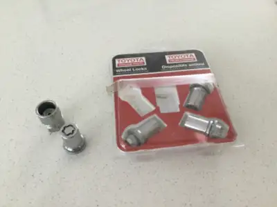 Dispositif antivol aidant à empêcher le vol des roues et des pneus