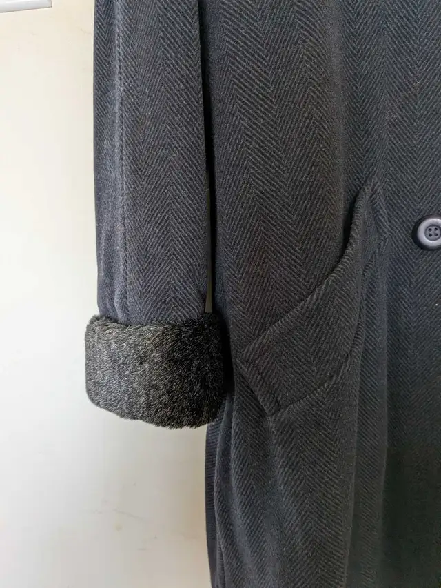 Men's Black Herringbone Pea Coat in Women's - Tops & Outerwear in Markham / York Region - Image 5