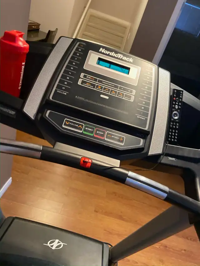 Treadmill in Exercise Equipment in Calgary - Image 2