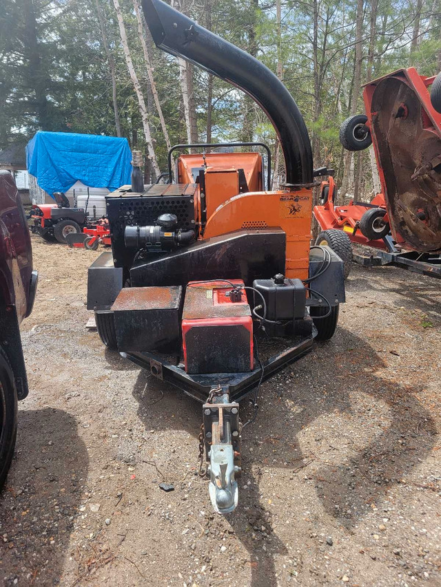 BearCat 9 inch Diesel Wood Chipper  in Heavy Equipment in Ottawa