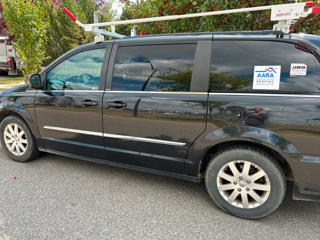 2013 Chrysler Town and Country in Cars & Trucks in Calgary - Image 3