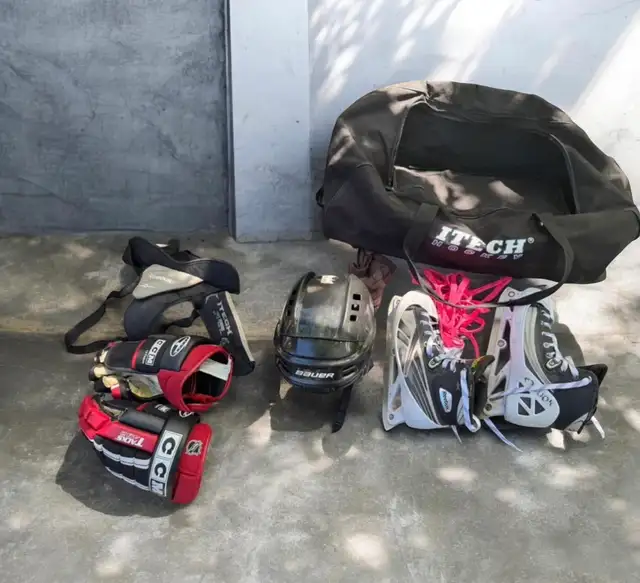 Reebok, CCM, Bauer and Itech Hockey Gear Set in Hockey in City of Toronto - Image 2