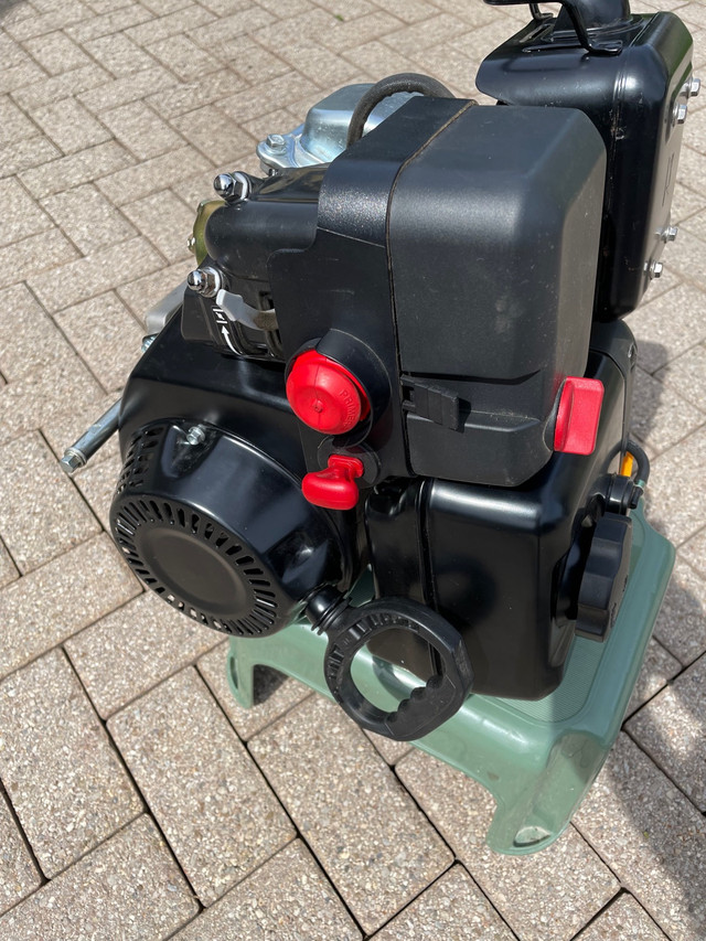 Small engine  in Lawnmowers & Leaf Blowers in London - Image 4