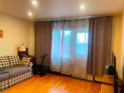3 1/2 à louer près de Sherbrooke et Décarie sur rue Grand Boulevard. Rue Tranquille. Maxi tout près...