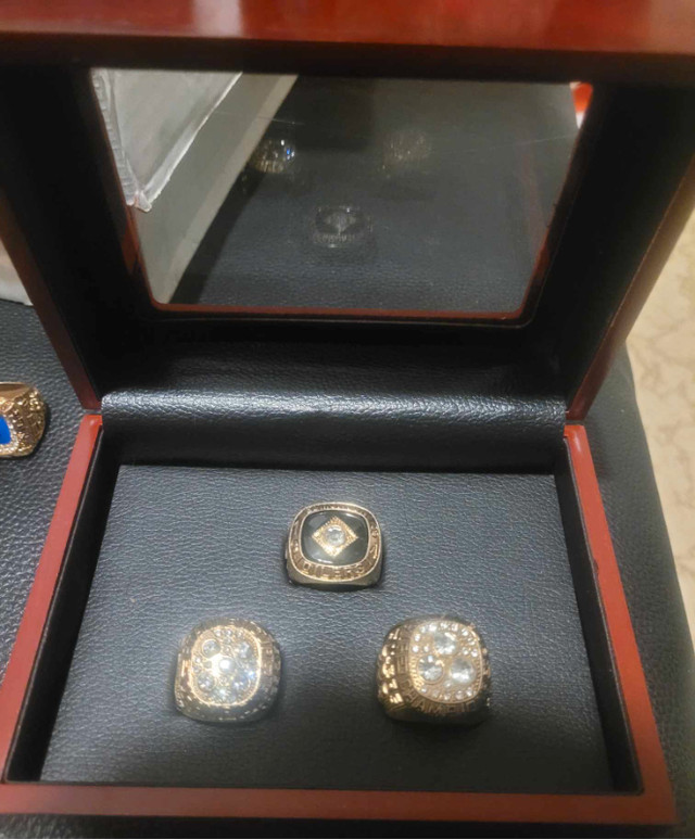 Brand New Toronto Championship Rings With Display Case in Baseball & Softball in Moncton - Image 3