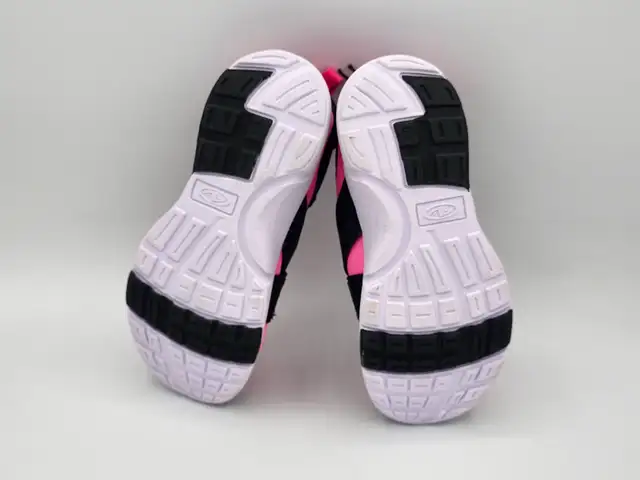 Girls running shoes pink size 12 brand new / souliers filles in Kids & Youth in West Island - Image 6