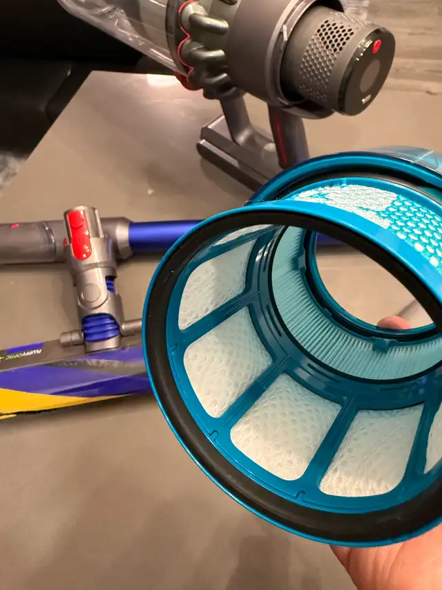 Dyson Gen5outsize Cordless Stick Vacuum -LIKE NEW in Vacuums in Edmonton - Image 6