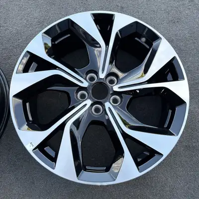 ✔️ 19 inches ✔️ Original Ford (Packed in the box) ✔️ Immaculate condition - no defects ✔️ Premium bl...