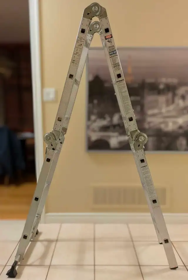 Articulating Aluminum Ladder in Ladders & Scaffolding in Oakville / Halton Region - Image 2