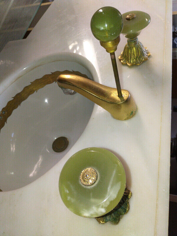 Antique Bathroom Faucet Set - Jade Knobs And Gold in Arts & Collectibles in Markham / York Region - Image 2