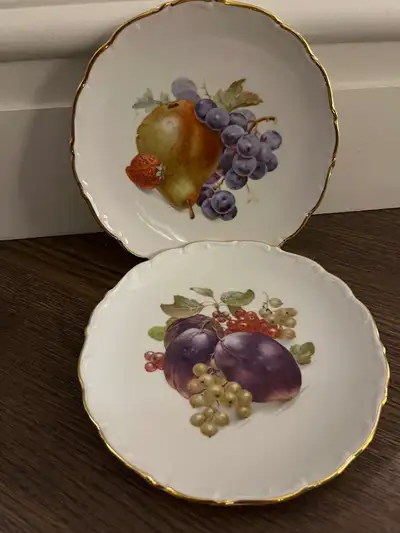 Plates have scalloped 22K gold edge. Made in Arzberg Germany. Have a set of 12- various fruit patter...