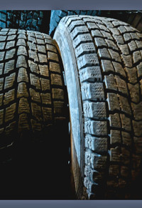 2 Dunlop winter tires 2 pneus d'hiver Dunlop