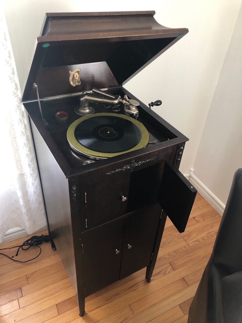 Antique record player Arts & Collectibles Belleville Kijiji