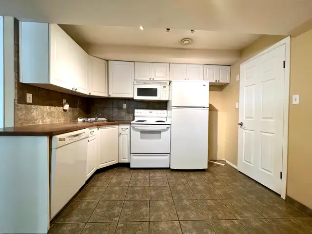 East Side! 2 Bedroom Basement Suite in Prime Location!!! $140063793658252289124