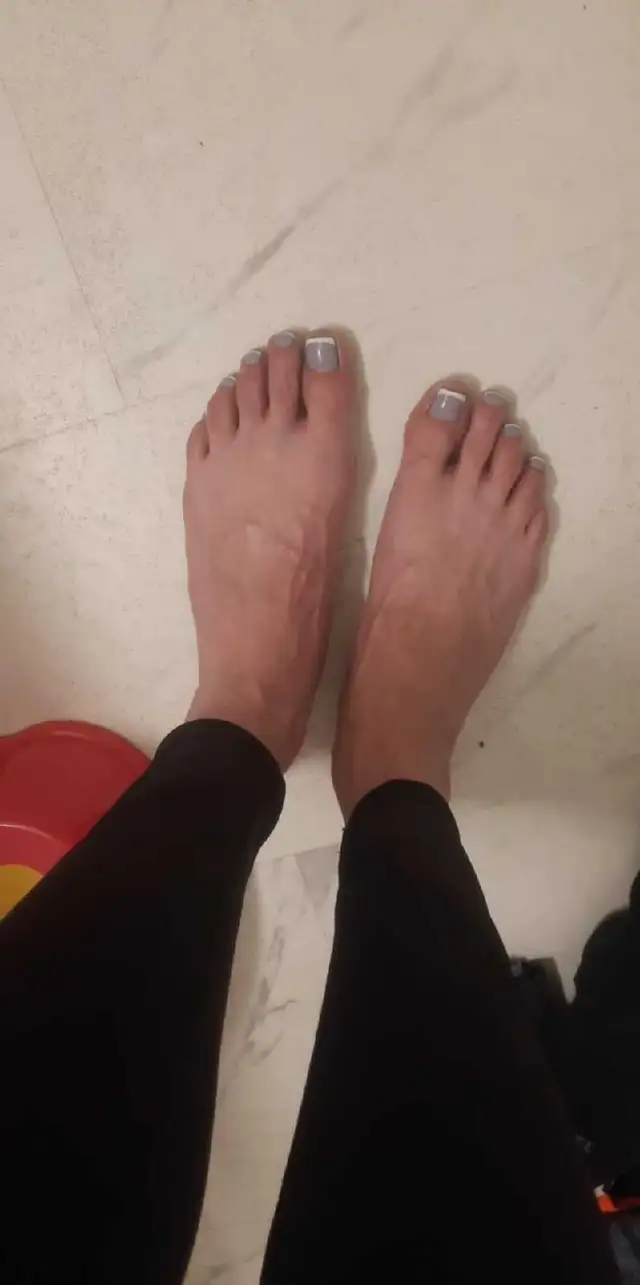 Want someone to get nails done together 