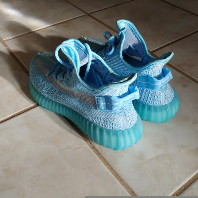 Nike Air Max 270 & Adidas Yeezy 12, Tilley hats in Men's Shoes in Barrie - Image 3