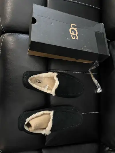 Ugg men Ascot slippers size 9 - NEW , View more
