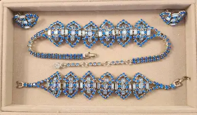 beautiful vintage jewelry set , View more