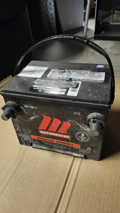 Get reliable power for your mini van or car with this Motomaster automotive battery. This used batte...