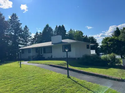 - WATERFRONT HOME WITH AMAZING VIEWS AND WATERFRONT ACCESS / /RECENT UPDATES // 3 MINI SPLIT HEAT PU...