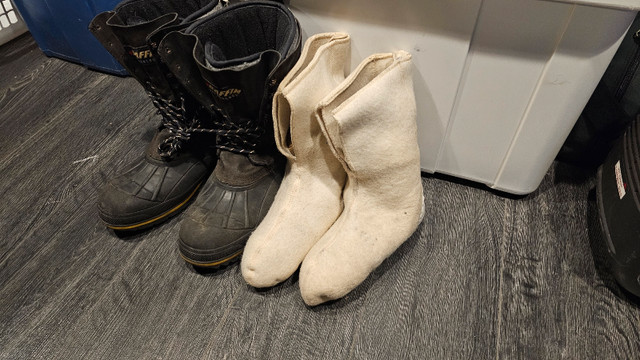 baffin barrow cold weather work boot steel toe size 10 in Men's Shoes in Edmonton
