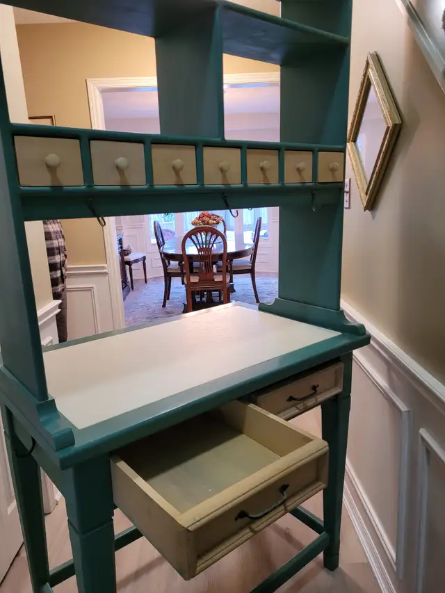 Large Decorative Hutch63373409051651123