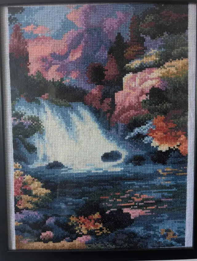Tableau point de croix- Cascade  in Hobbies & Crafts in Laval / North Shore - Image 3