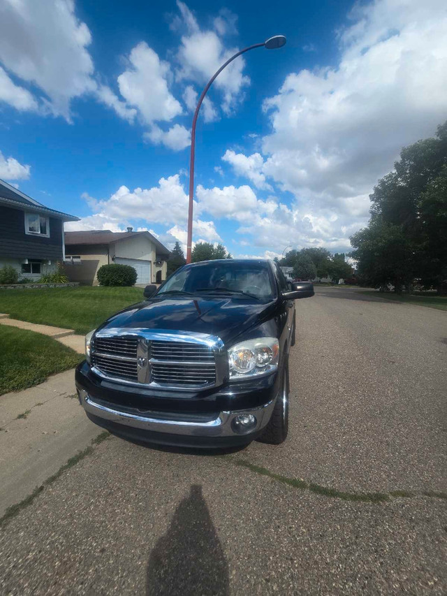 2008 Dodge Ram 1500 SLT in Cars & Trucks in Medicine Hat - Image 2