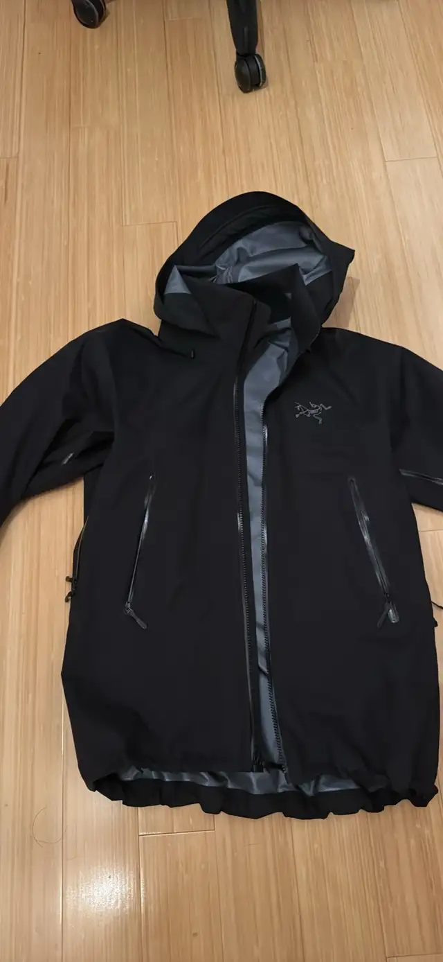 Arcteryx in Men's in Markham / York Region - Image 2