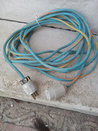 32 FOOT OUTDOOR EXTENSION CORD